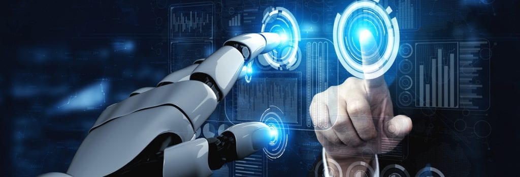 Mão robótica tocando em uma tela junto com uma mão humana representando o machine learning.